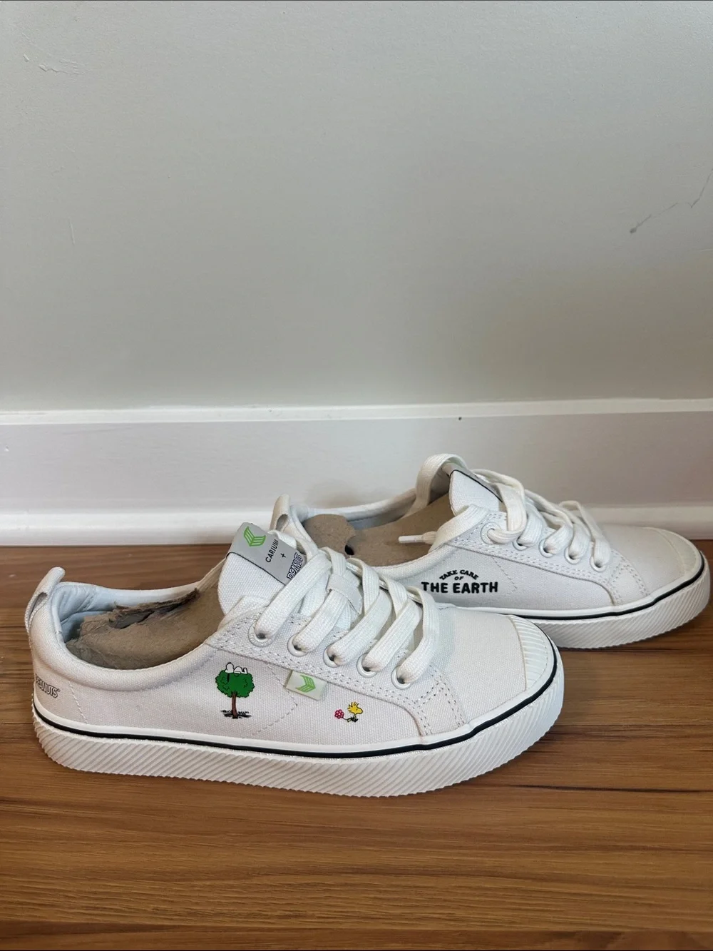 Cariuma Kids White Canvas Low-Top Sneakers